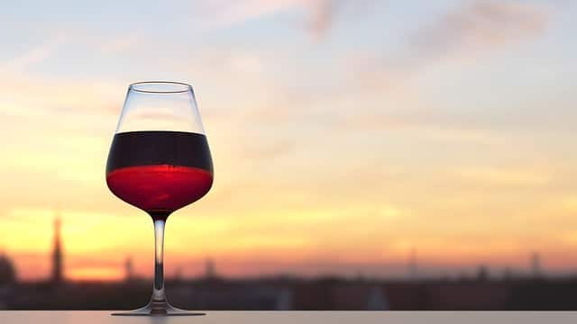 Red wine is known for having high levels of wine tannins which isn’t good news if you have a wine tannin sensitivity. However, there are low-tannin wines that you can still enjoy.